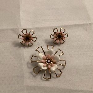 Vintage White And Pink Plastic Flower Screwback Earrings And Brooch Set